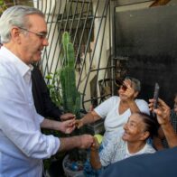 Abinader visita Los Platanitos y ordena solución definitiva a laguna e imbornales 