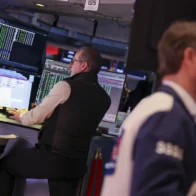 Wall Street abre en rojo tras anunciar Trump que bloqueará el estrecho de Ormuz