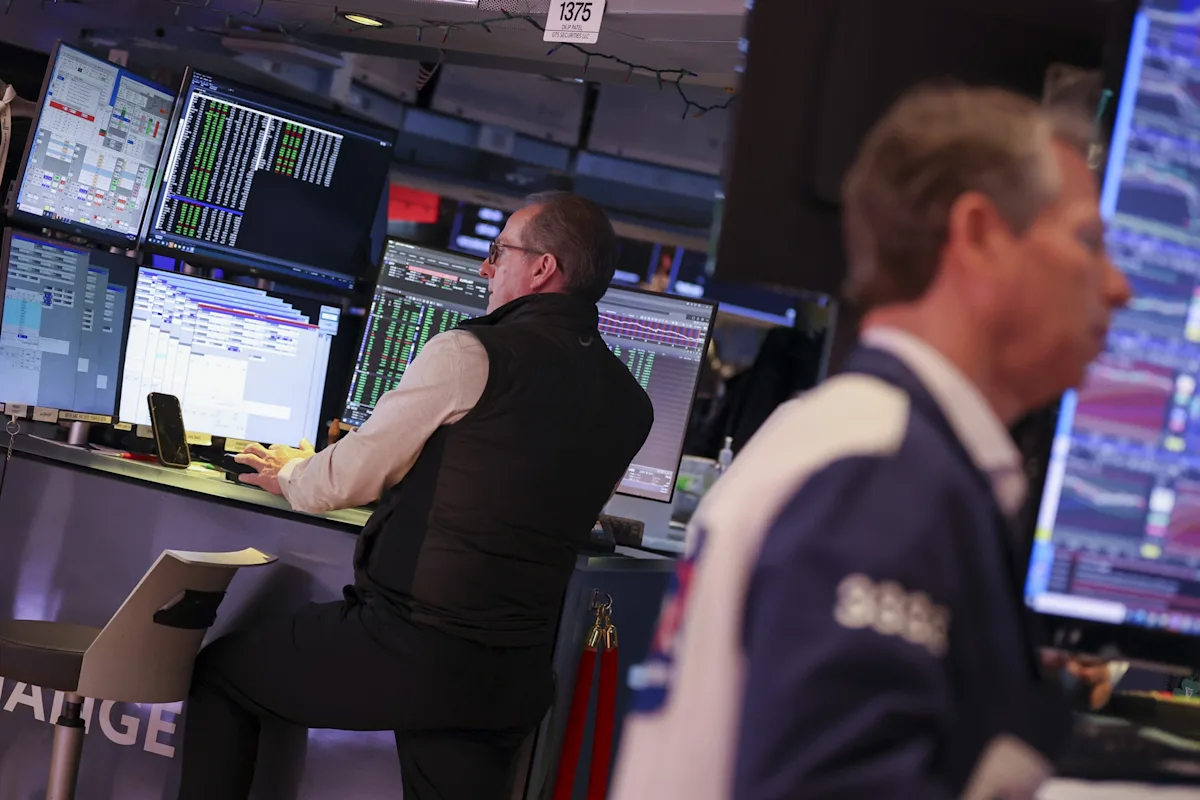 Wall Street abre en rojo tras anunciar Trump que bloqueará el estrecho de Ormuz