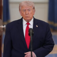 Trump querría "quedarse con el petróleo" de Irán, pero dice que EEUU pide el fin de guerra
