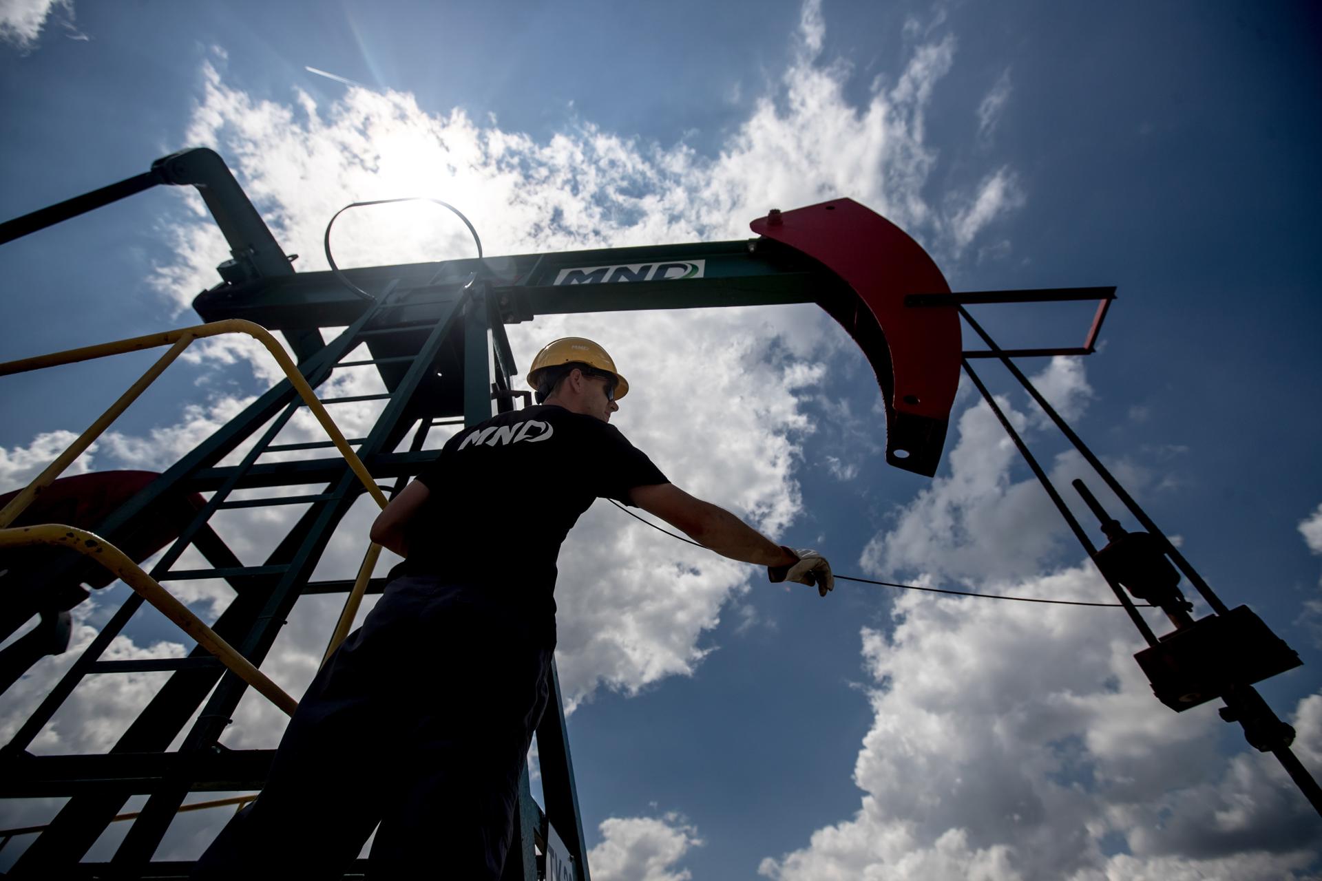 El brent sube el 1 %, por encima de los 95 dólares, pendiente de negociaciones entre EE. UU. e Irán
