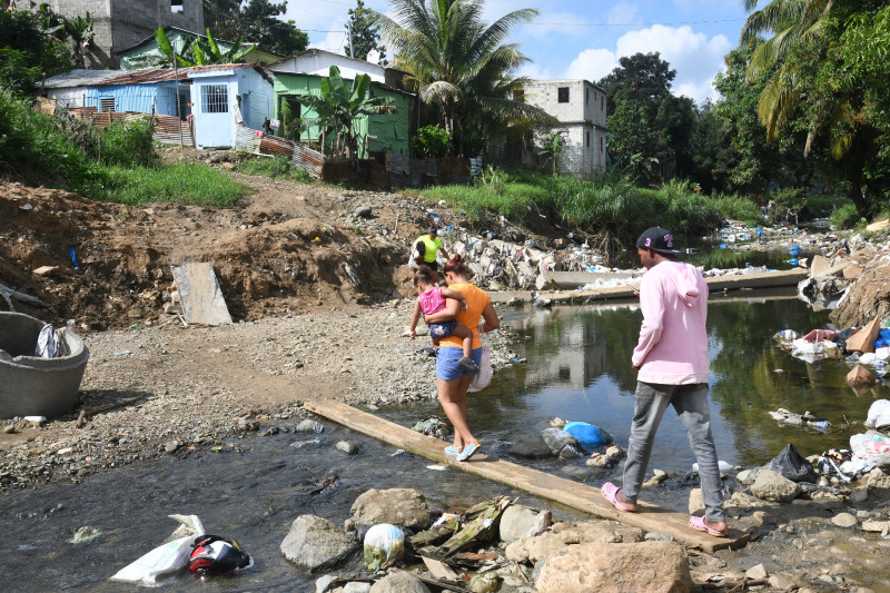 Hallan hombre sin vida en el río Lebrón, en la autopista Duarte