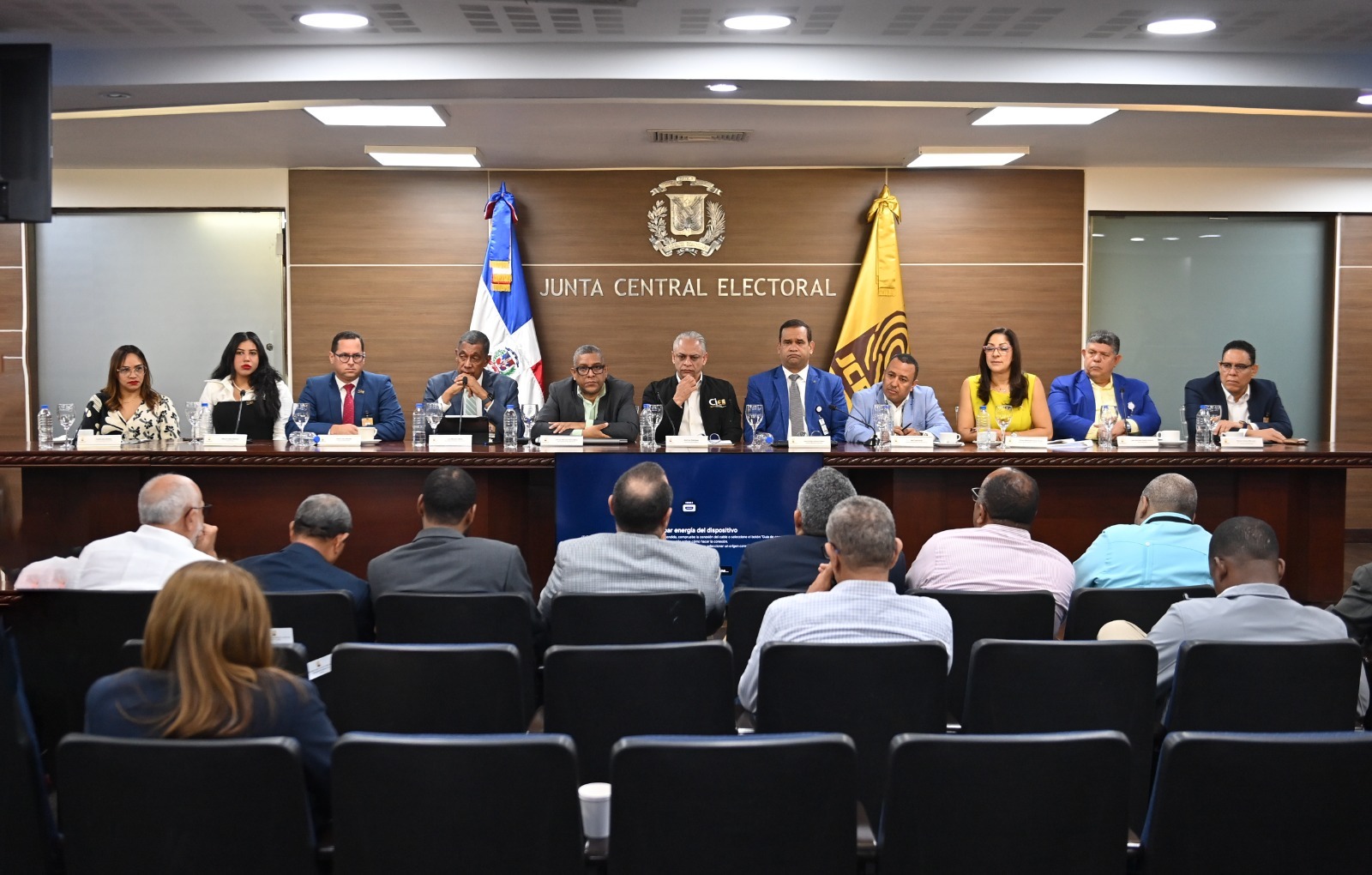 Mesa técnica de la JCE trata avances de cedulación con organizaciones políticas