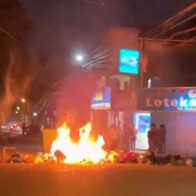 Queman neumáticos en protesta por retraso en ayudas en en El Tamarindo de Montellano