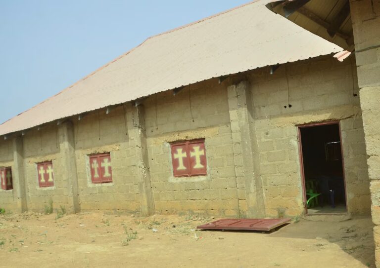 Terror en Nigeria: siete muertos y múltiples secuestrados en un ataque armado contra dos iglesias durante la Pascua