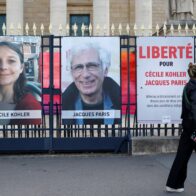 Liberan a dos ciudadanos franceses detenidos en Irán tras más de tres años de gestiones diplomáticas