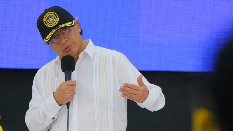 Petro ‘estalló’ por la decisión de la Corte Constitucional de tumbar la emergencia económica: “Nos quieren ahorcar”