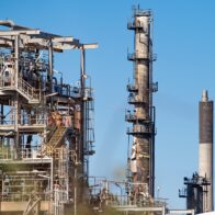 Un incendio en una de las principales refinerías de Australia amenaza el suministro local
