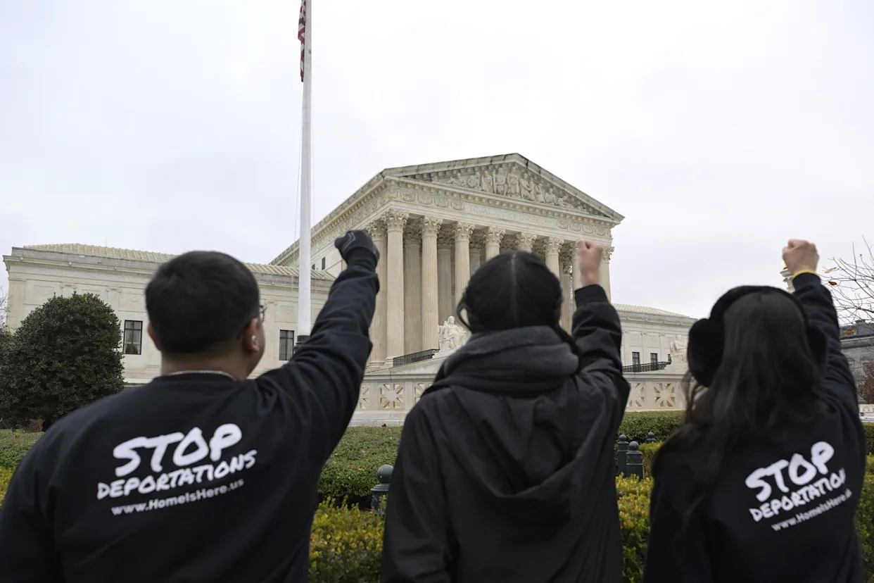 El Supremo de EE.UU. evalúa el poder de Trump para revocar el amparo migratorio TPS