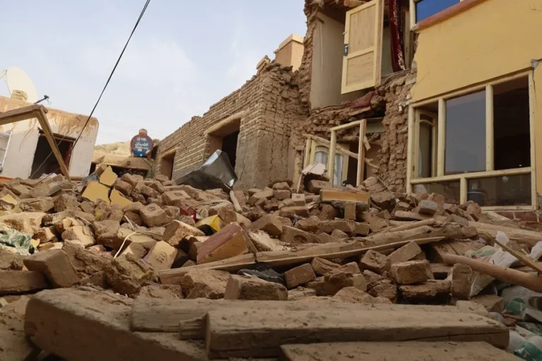 Al menos ocho muertos y un niño herido tras un terremoto de magnitud 5,8 en Afganistán