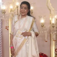 Muere la india Asha Bhosle, la voz de Bollywood y la artista más grabada de la historia