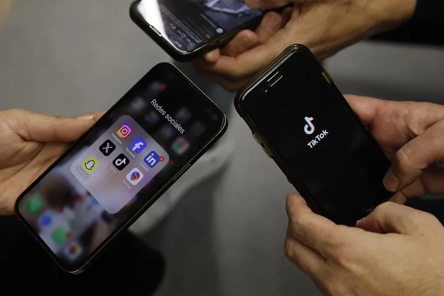 Bruselas acusa a Meta de no impedir el acceso a Facebook e Instagram a menores de 13 años