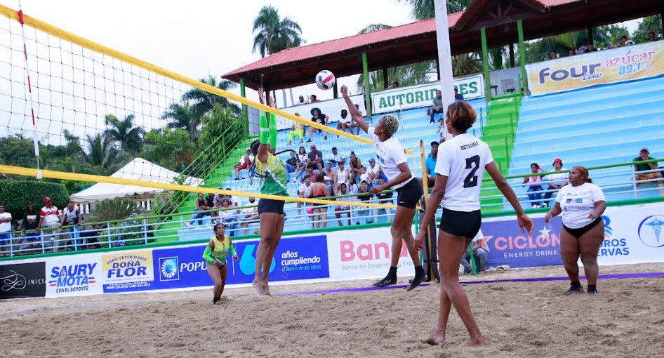 Flujo turístico y dinamismo económico en Hato Mayor y Vicentillo con el voleibol playero Semana Santa 2026