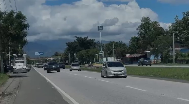 Aumenta el flujo vehicular en la autopista Duarte por regreso de vacacionistas