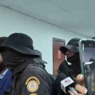 Fiscal Aurelio Valdez Alcántara llega bajo custodia a tribunal