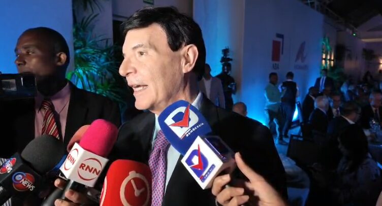 Navieros e industriales acuerdan desmonte de cargos por riesgos de la guerra a los fletes