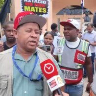 Residentes de la avenida Ecológica protestan frente al Palacio Nacional contra desalojos