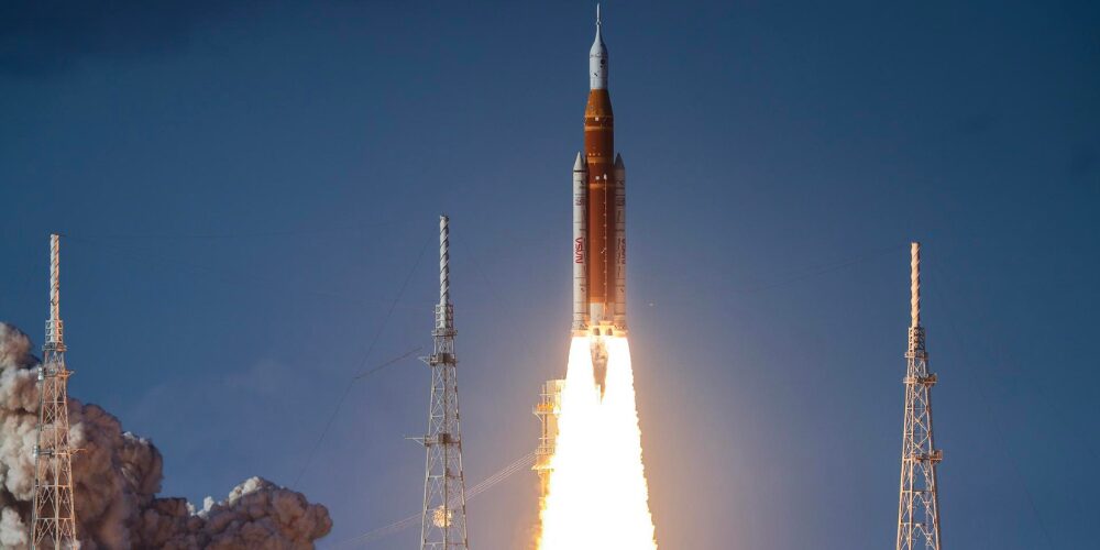 Astronautas de Artemis II despiertan en la nave Orión