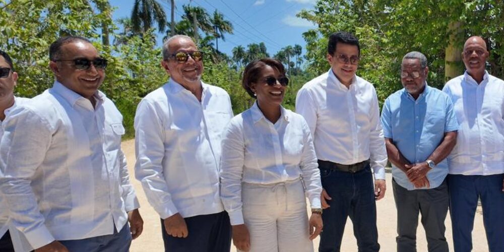 Gobernadora Deisy de Óleo califica como “demanda histórica” construcción de vía hacia Uvero Alto