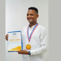 Dániel Lajara es reconocido por ADOCOC por su influencia en medios seculares
