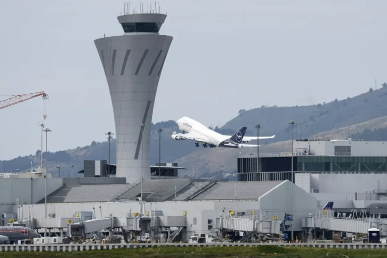 EE.UU. considera bloquear la entrada de extranjeros en los aeropuertos de las ciudades «santuario»