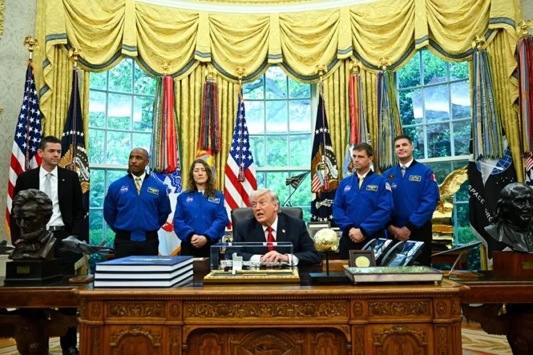 Trump recibe en la Casa Blanca a los astronautas de la misión Artemis II