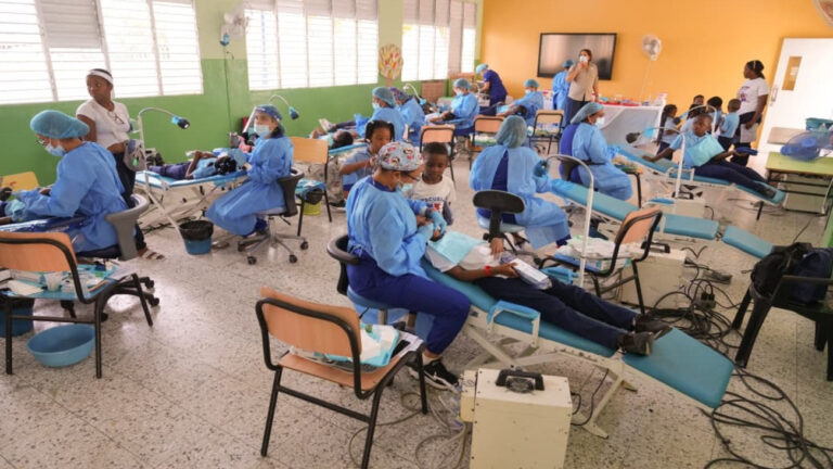 INABIE interviene Sabana Perdida con jornada de salud en beneficio de más de 1,000 estudiantes