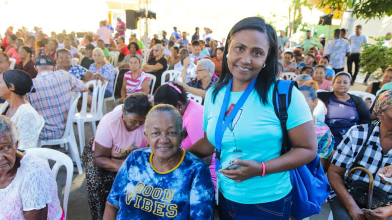 2,000 familias de Villa Montellano en Puerto Plata reciben Bono de Emergencia