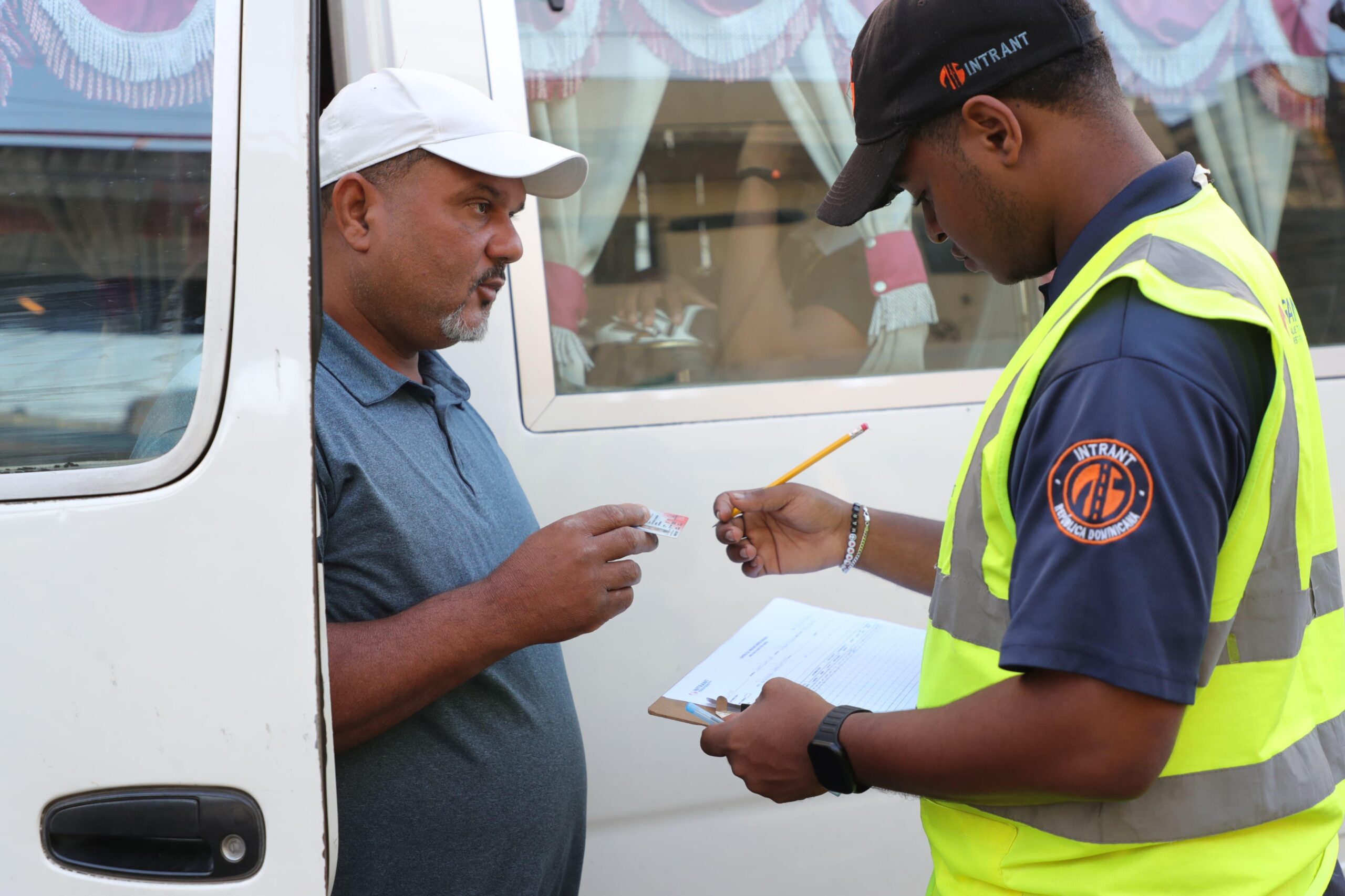 INTRANT realiza 8,084 inspecciones técnicas en paradas de autobuses y detecta 3,900 fallas