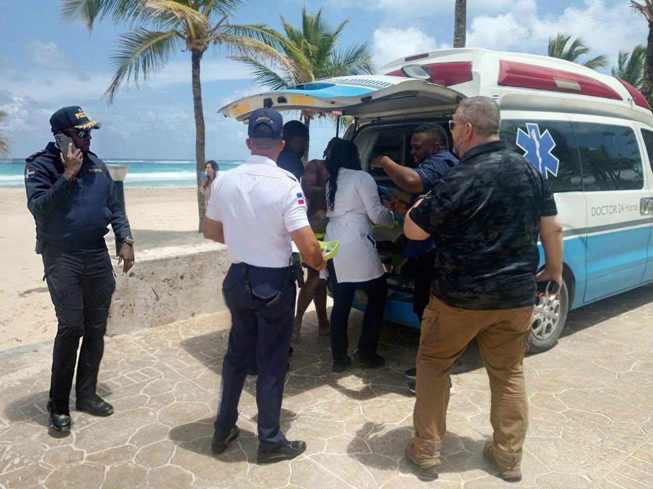 Turista pierde la vida tras ser arrastrado por las olas en Bávaro