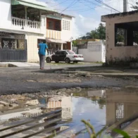Moradores de El Almirante denuncian deterioro de badén y colapso del drenaje pluvial