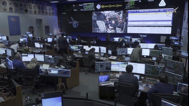Día 2 de la misión Artemis II: Orion completa la maniobra TLI y la tripulación comienza el viaje a la Luna.