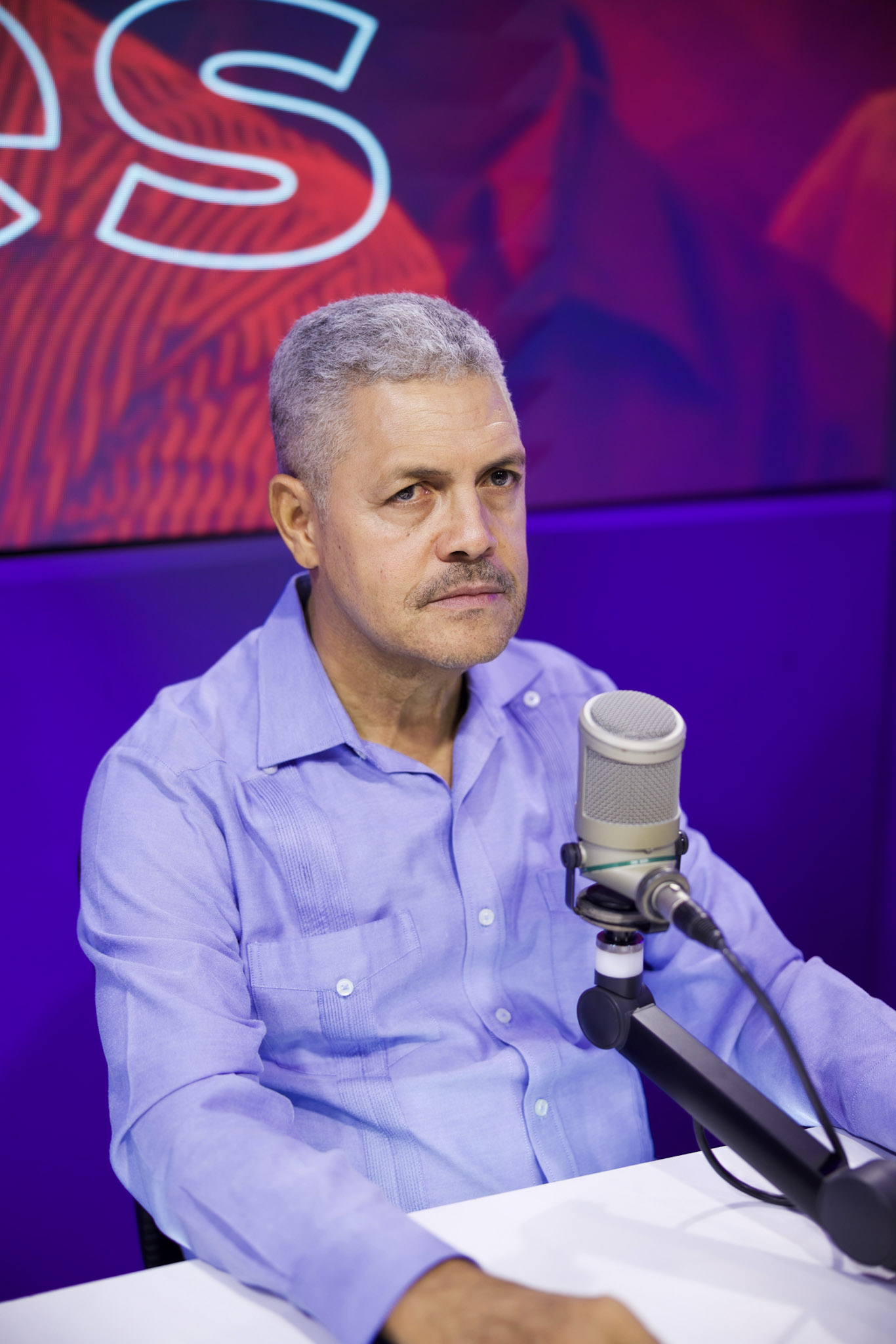 Barahona bajo asedio: Luis Carvajal denuncia "mafia de agregados" y colapso de la institucionalidad ambiental