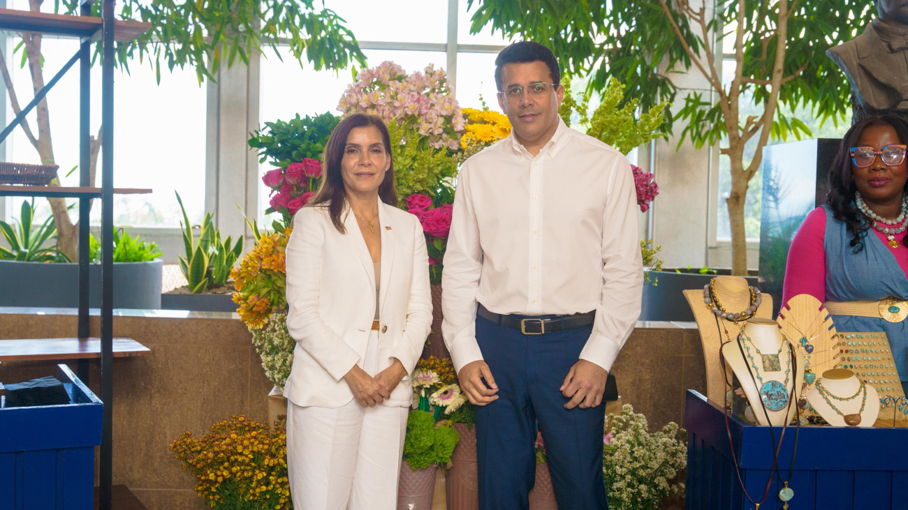 Ministro David Collado recibe visita de la embajadora de los Estados Unidos, Leah Campos