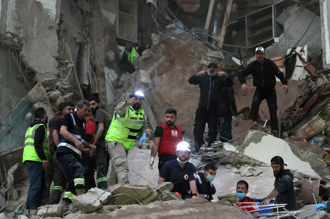 Irán dice que EE.UU. debe elegir entre el alto el fuego o seguir la guerra junto a Israel
