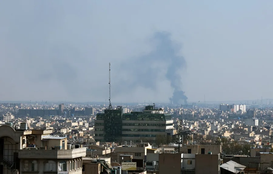 Irán ataca a Israel después que Trump dijera que Teherán está militarmente «diezmado»