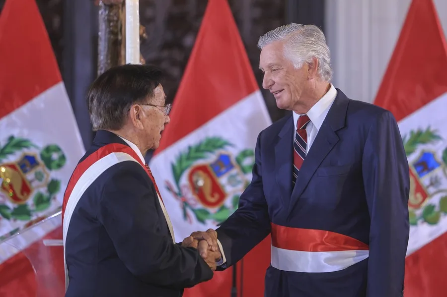 El embajador Carlos Pareja es el nuevo canciller de Perú, tras la crisis por aviones F-16