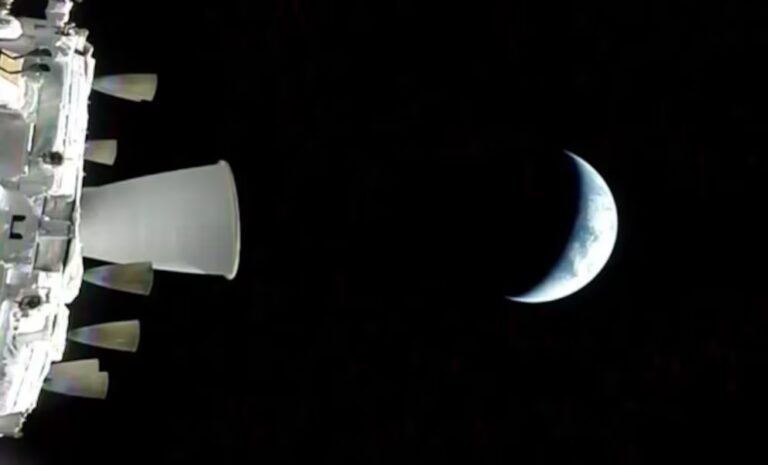 Misión Artemis II de la NASA: la cápsula Orión salió de la órbita terrestre y ya viaja hacia la Luna