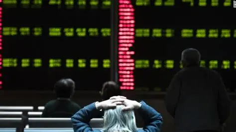 Las bolsas chinas caen hasta un 1 % tras la amenaza de Trump de más ataques contra Irán