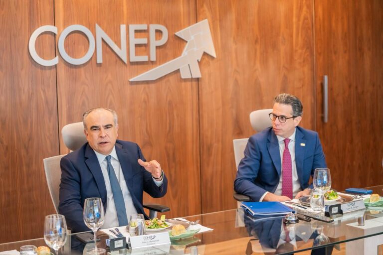 El presidente del CONEP, Celso J. Marranzini, y el vicepresidente ejecutivo del CONEP, Cesar Dargam.