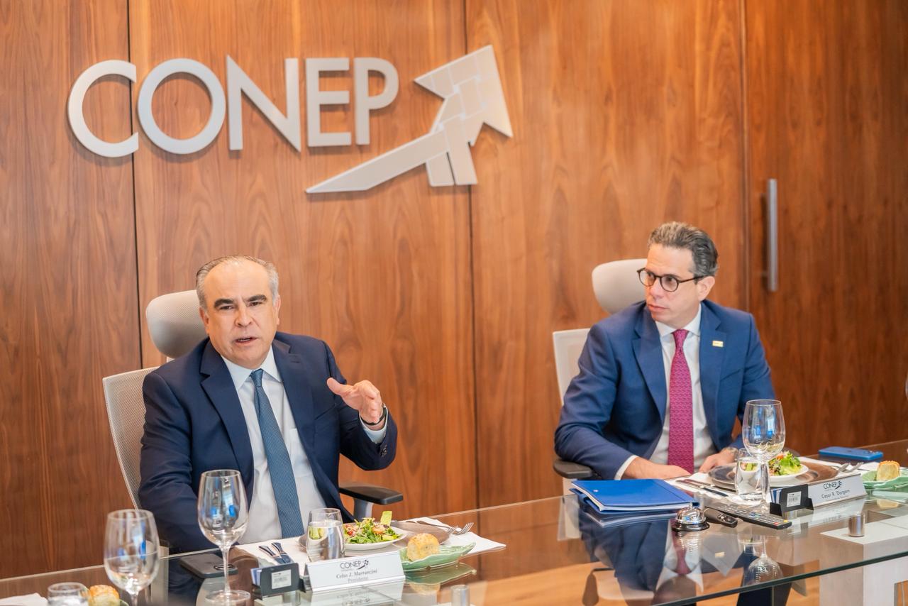 El presidente del CONEP, Celso J. Marranzini, y el vicepresidente ejecutivo del CONEP, Cesar Dargam.