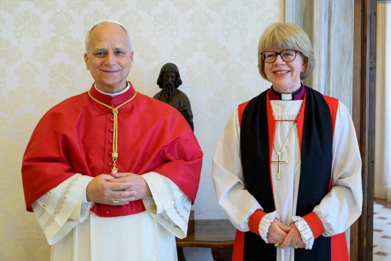 León XIV y la arzobispa de Canterbury rezaron juntos en el Vaticano