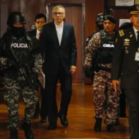 Presidente de Colombia acusa a gobierno de Ecuador de estar "dejando morir de hambre" a Jorge Glas