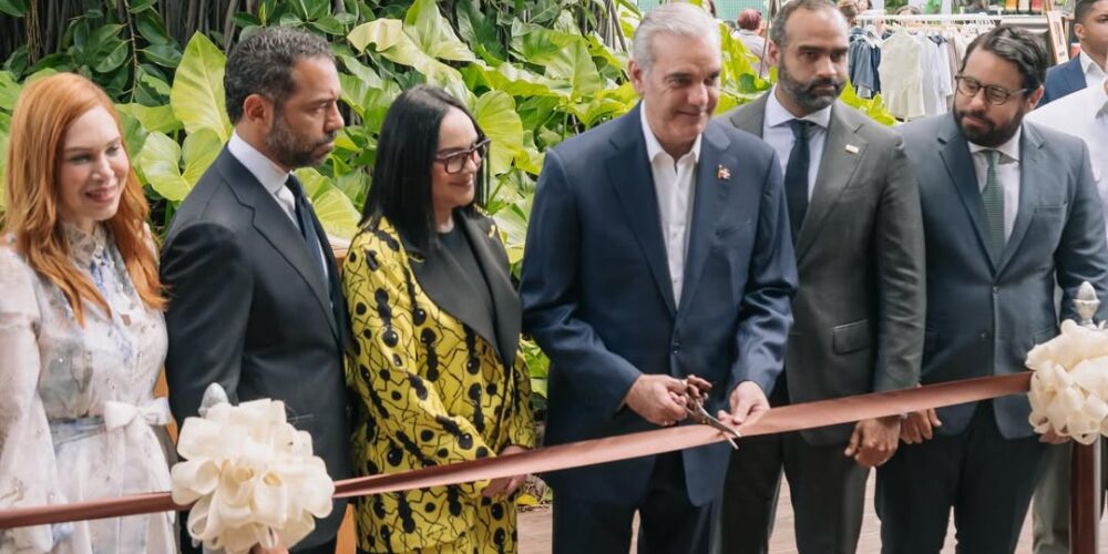 Presidente Abinader encabeza apertura de ExpoSostenible 2026 y firma libro de compromiso por la sostenibilidad