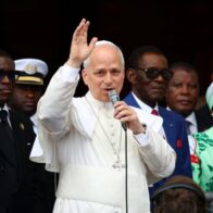 El papa León XIV afirmó que la Iglesia no aprueba la bendición formal de parejas homosexuales
