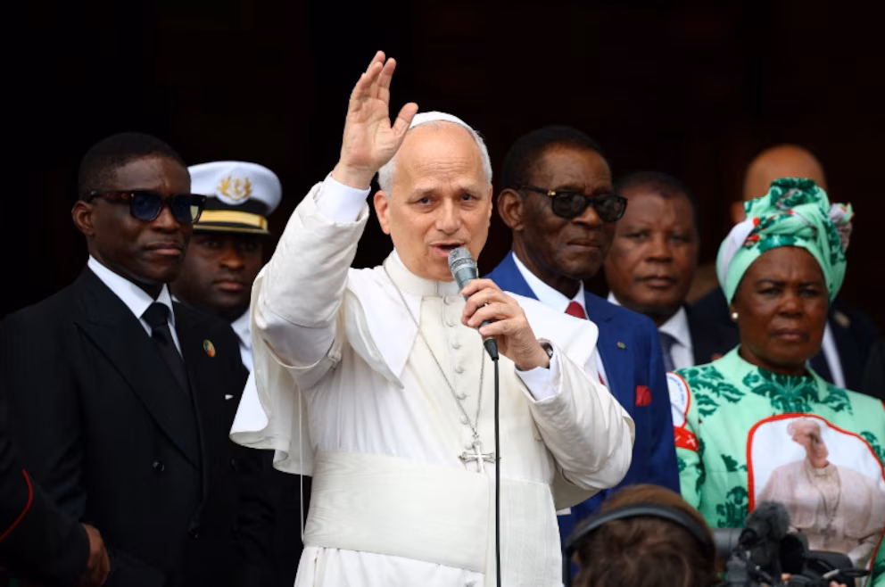 El papa León XIV afirmó que la Iglesia no aprueba la bendición formal de parejas homosexuales