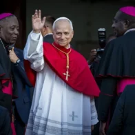 El papa pide en Angola a la Iglesia que huya de los privilegios y no se aleje del pueblo
