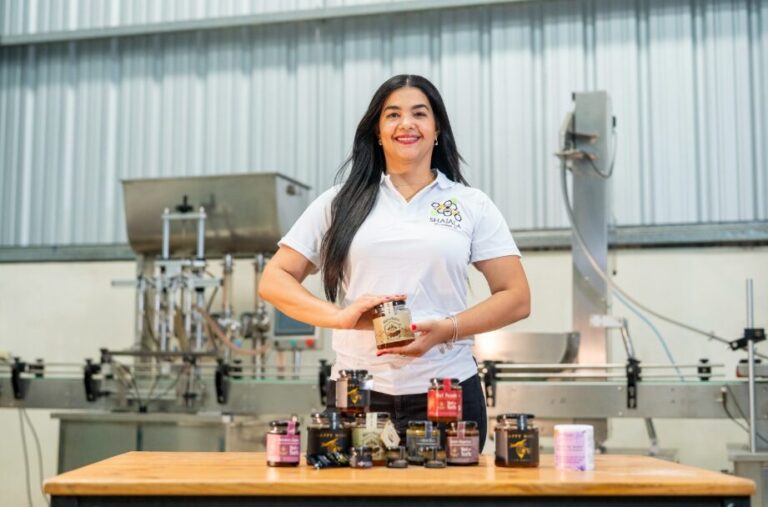 Empresaria del programa EMPRO.