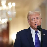 Trump lanza una advertencia a Irán por los supuestos cobros a petroleros en el estrecho de Ormuz