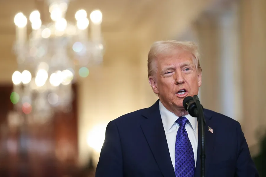 Trump lanza una advertencia a Irán por los supuestos cobros a petroleros en el estrecho de Ormuz